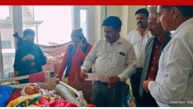 Photo of सड़क हादसे में घायल छात्रा की आर्थिक मदद कर दिया मानवता का परिचय,चहु ओर हो रही प्रशंसा